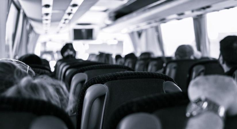 Szörnyű buszbaleset történt, bennégett a sofőr