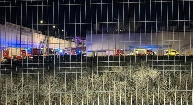 „Értjük, hogy választás lesz, de mindennek van határa” - felelőtlen riogatásba kezdett a Tisza Párt és a MIAKÖ a Semcorp-gyárban történtek kapcsán