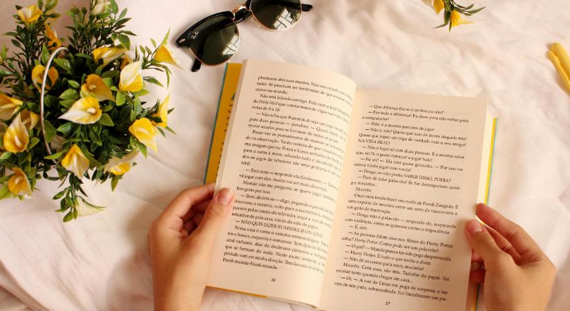 7 régi könyv, ami a TikTok miatt újra bestseller lett - Te olvastad már őket?