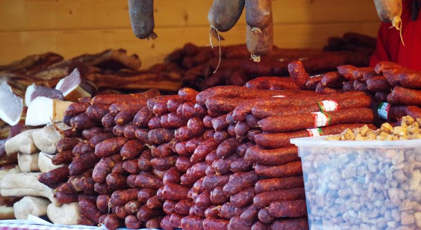 Új nevet kapott Magyarországon a kolbász: most már így keressük a boltokban!