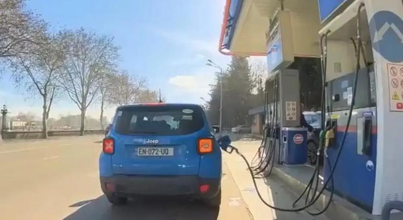 Videó nélkül senki sem hinné el, mi történt ezen a benzinkúton