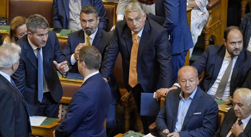 Hétfőn indul a parlamenti szezon, téma lesz az Ukrajna elleni fideszes hecckampány, a Béketanács és a szkíták