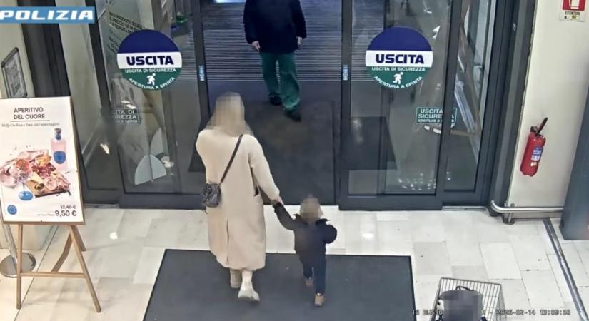 Gyerekrablási kísérlet videón: anyja karjaiból próbálták kirángatni a kislányt az olasz szupermarketben