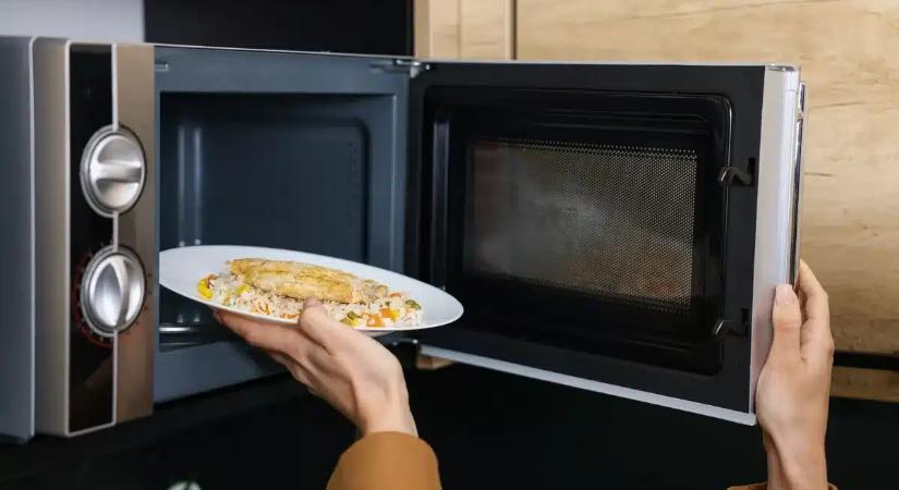 A mikrohullámú sütő ideje lejárt. 2026-ban már sokkal jobb módon melegítjük az ételeket