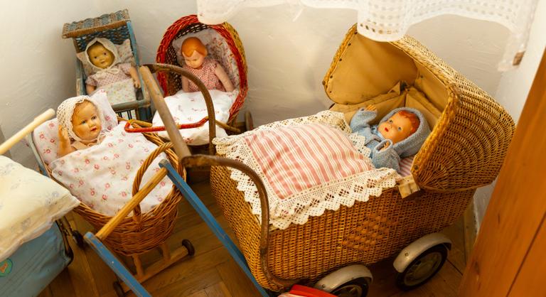 Húsz gyermek édesanyjának mondja magát egy influenszer, milliókat keres rajtuk