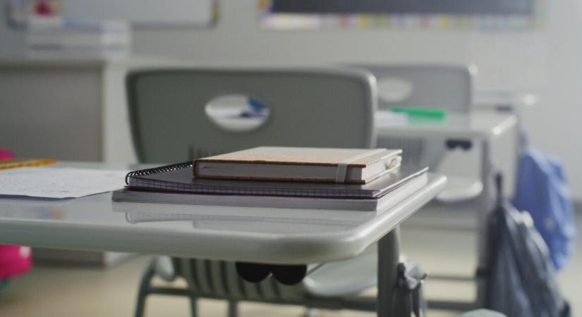 Suttogva súgott az érettségi vizsgán – bűnösnek találták a tanárnőt