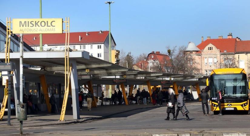 Brutálisan bántalmaztak egy buszsofőrt a Búza téren – ez várhat az elkövetőre