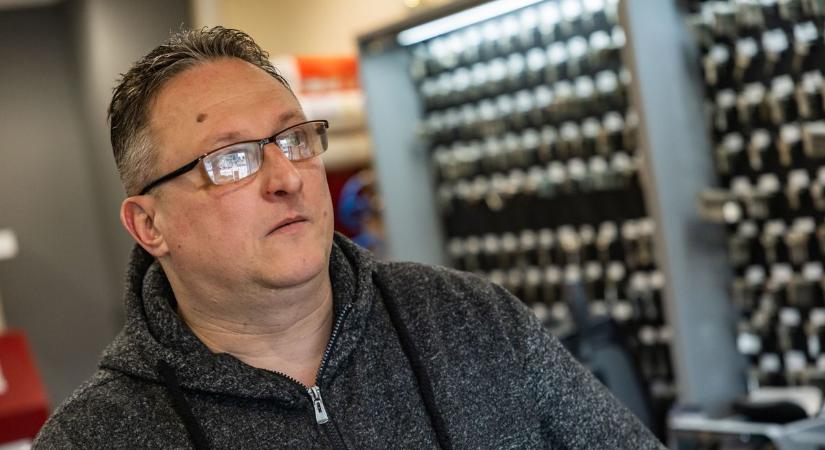 „Menj, siess anyukádhoz!” – könnyekig meghatódott László a tatabányai taxis gesztusától