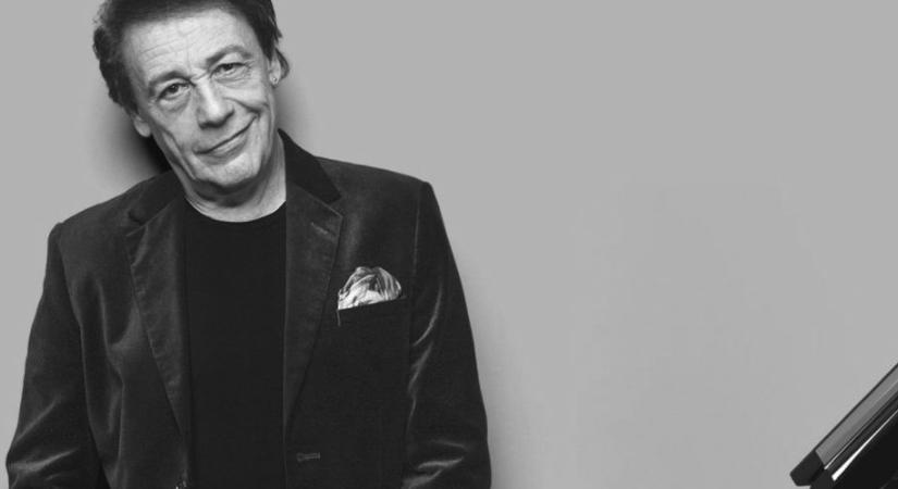 Egész alakos szobrot kap Fenyő Miklós