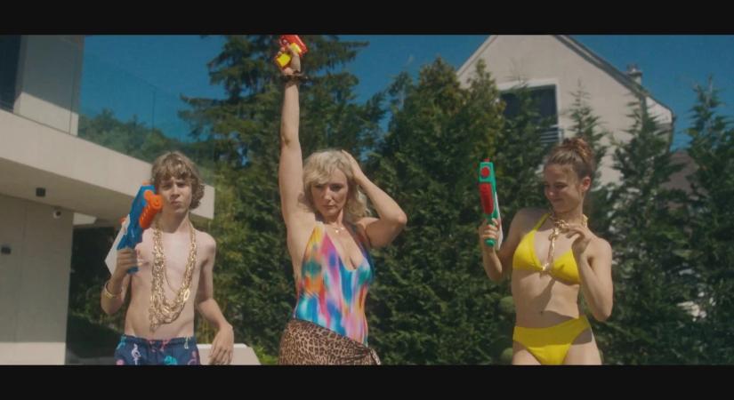 Így bulizik Somos Renáta bőrébe bújva Borbély Alexandra – Indul A renitens 3. évada