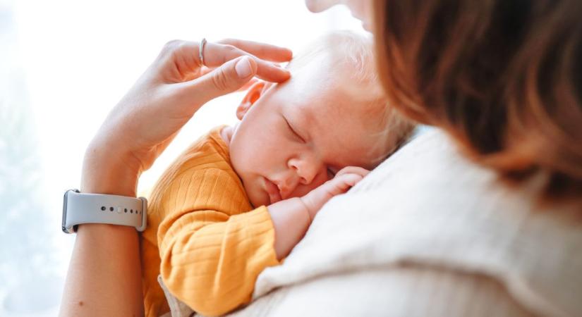 Kell vizet adni a babának? – Amit a csecsemők folyadékigényéről minden szülőnek tudnia kell