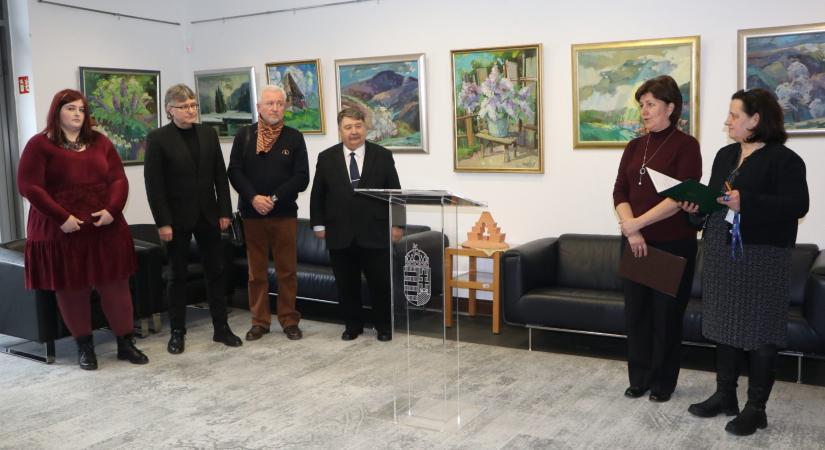 Magyar László életművéből nyílt kiállítás az ungvári főkonzulátuson