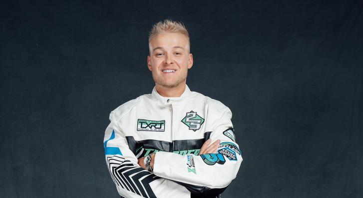 Nem engedték fel a repülőre a Megasztár felfedezettjét