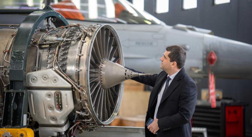 A nyugdíjakról és a fizetésekről nyilatkozott a miniszter