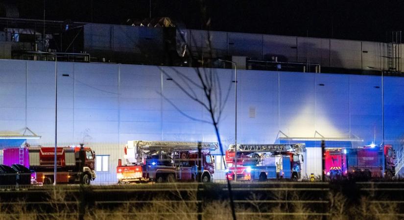 Kiderült, miért mentek tűzoltók és mentők a debreceni akkumulátorfólia-gyárhoz
