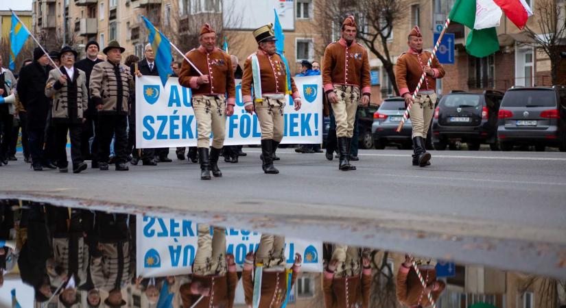 Székelyföld autonómiájáért tüntetnek az SZNT hagyományos március 10-i rendezvényén