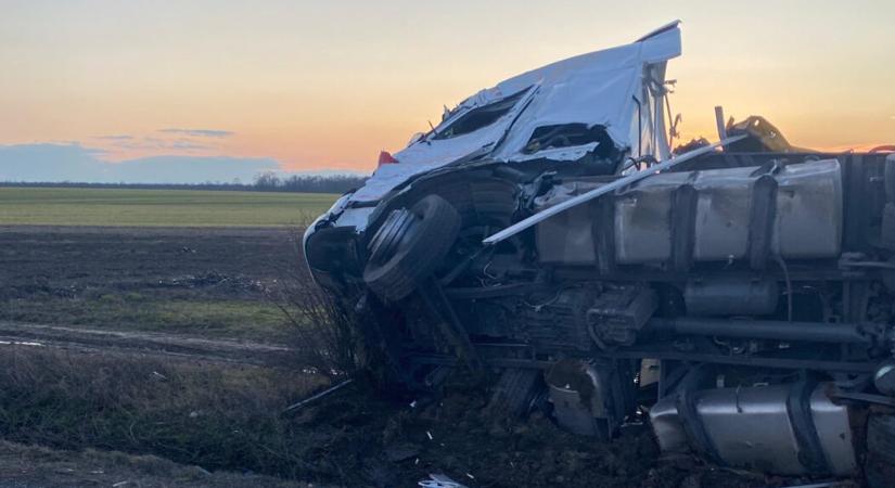 Két kamion ütközött: egy férfi nem élte túl