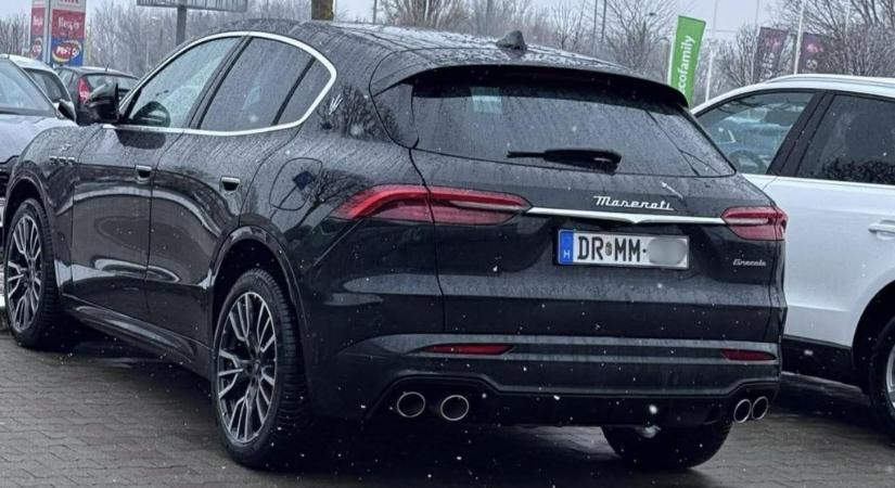 Hadházy egyedi rendszámú Maseratira bukkant egy Orbán-családdal üzletelő győri ügyvédnél