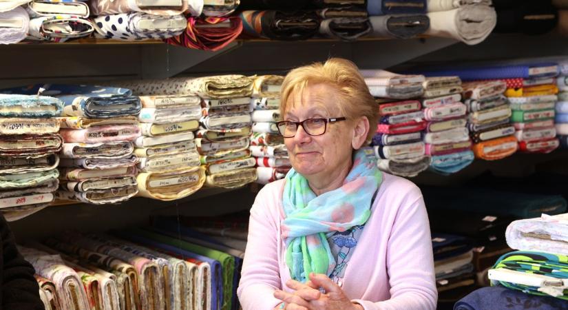 Van, ami Kaposváron is örök – fél évszázada működik változatlan helyén az Ady Endre utcai méteráru bolt