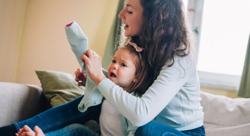 Miért borul ki az öltözéskor a kisgyermek?