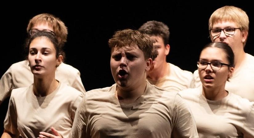 A békéhez erő kell: Szlovéniából érkezik Debrecenbe a fesztivál első produkciója