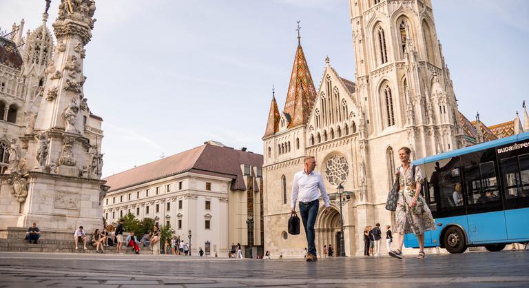 Bejelentést tett az I. kerület polgármestere, vége a buszkáosznak