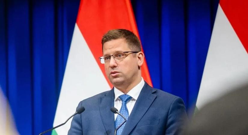 Fontos bejelentéseket tesz Gulyás Gergely – kormányinfó élőben az Origón