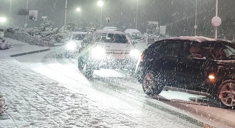 Hó, szél és káosz az elmúlt két napban: több mint 900 kidőlt fa, 438 megrongált jármű