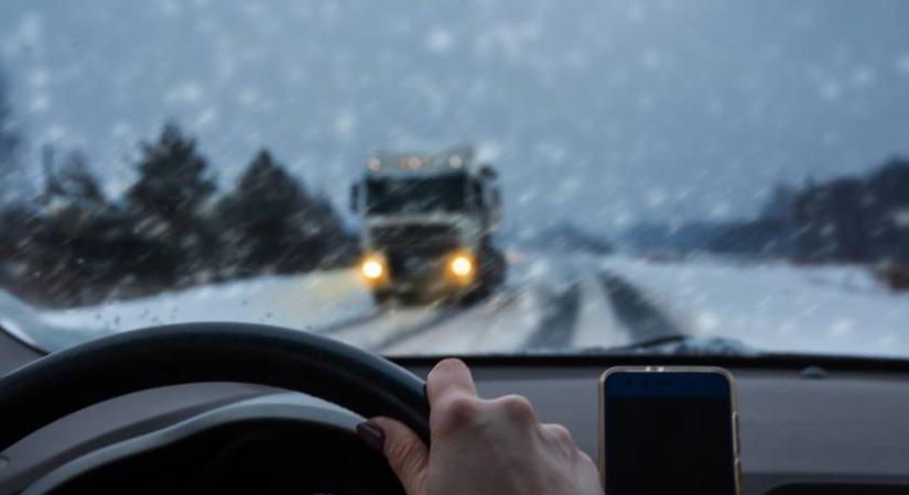 Máris leállt az élet az extrém havazás miatt, narancssárga riasztást adtak ki Romániában