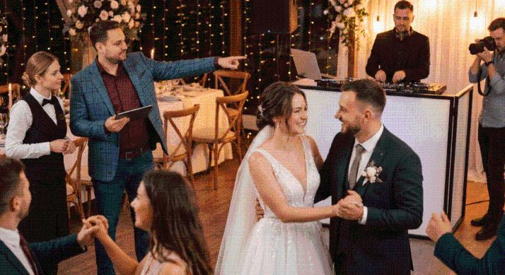 Hogyan válasszunk ceremóniamestert 2026-ban? – 5 hiba, amit a párok legtöbbször elkövetnek