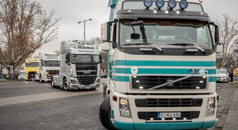 Útdíj: Lázárék teljesítik a kamionosok követelését