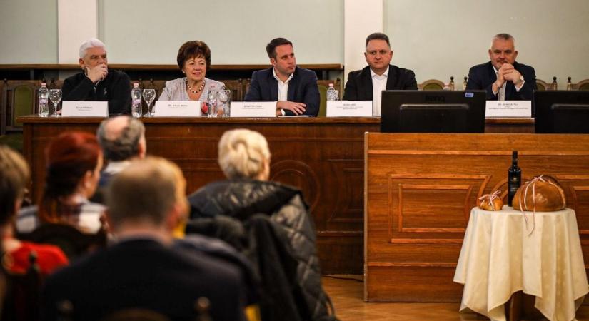 Dömötör Csaba: egyetlen választásuk van a magyar gazdáknak, ha a jövőjükben gondolkodnak