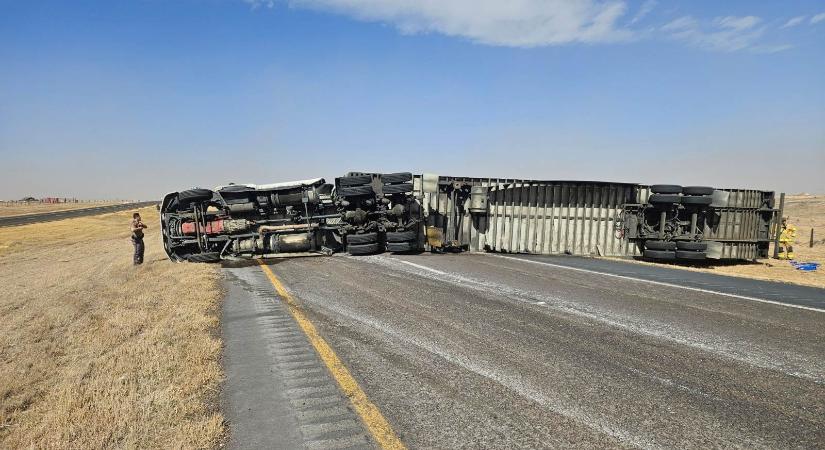 Gyerekjátékként vitte el a szél a kamiont – videó
