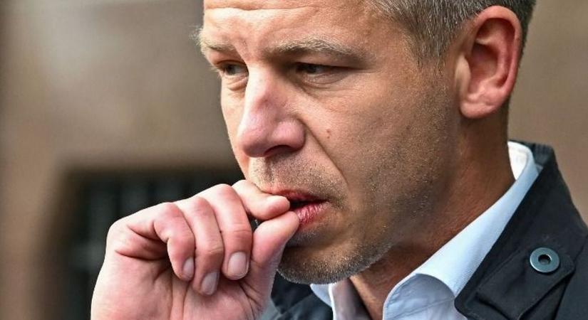 Az ukrán elemző elismerte: a Tisza Párt gondolkodás nélkül kiadná a parancsot a honvédségnek – Ukrajnába masíroznának a magyar katonák (VIDEÓ)