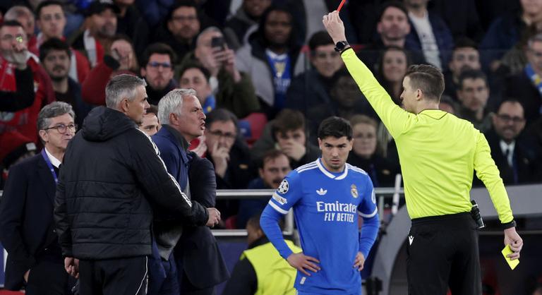 A Manchester United korábbi sztárja beszólt José Mourinhónak: „Cserbenhagyott minket”