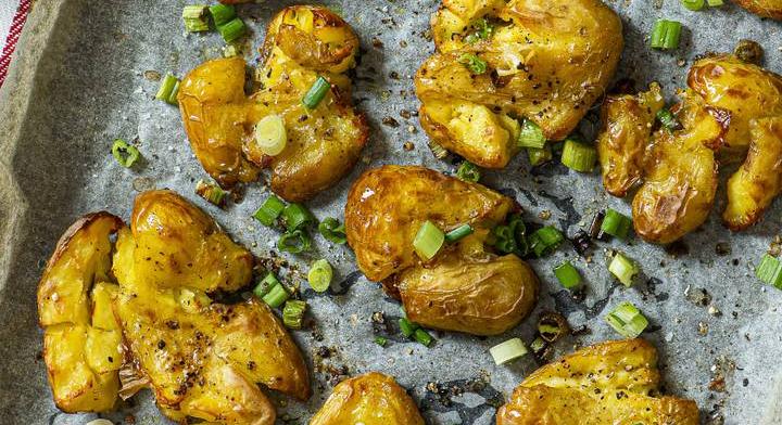 Ropogósra sült, lapított krumpli: egyszerű, mégis különleges köret