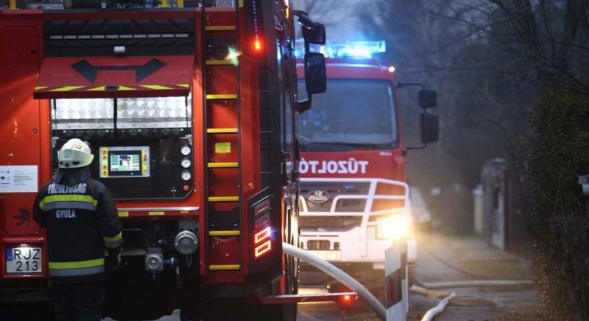 Kigyulladt egy ház Alsóújlakon