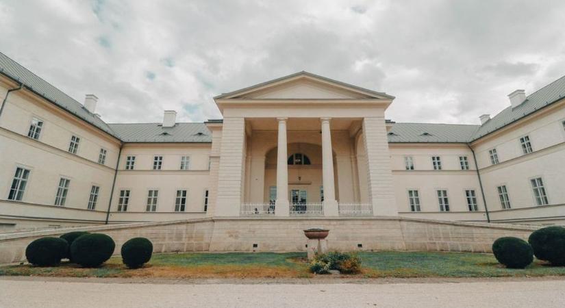 A hónap végétől ismét fizetőssé válik ennek a Fejér megyei kastélynak a parklátogatása