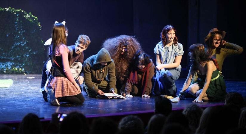 Mesék színes világa elevenedett meg az idei Ádámok és Évák ünnepén – galériával, videóval