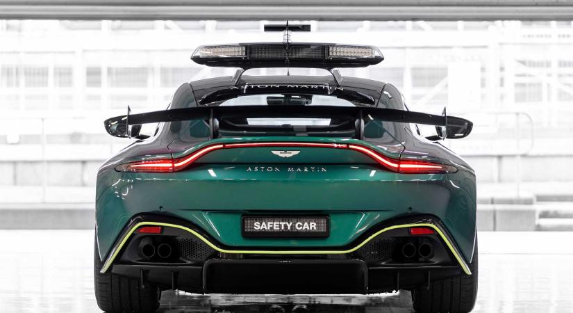 Eladó egy F1-es safety car: közel 260 millióért hirdetik