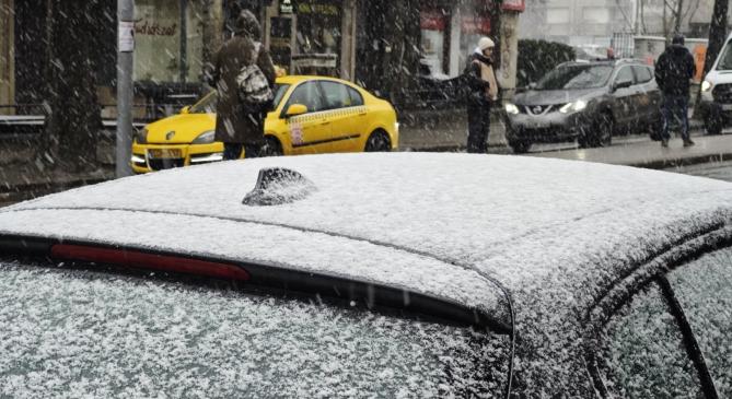 Intenzív havazás kezdődött a fővárosban és északon