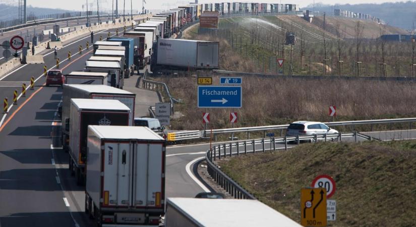 A Nickelsdorfnál talált elhunyt csecsemő ügyében négy embert tartóztattak le, az anya is köztük van