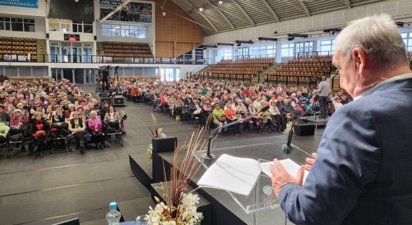 A Nyugdíjas Egyetem vendége Gasztonyi László volt