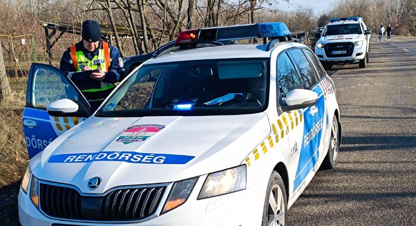 Árokba csúszott autók nehezítették a közlekedést Bács-Kiskun útjain