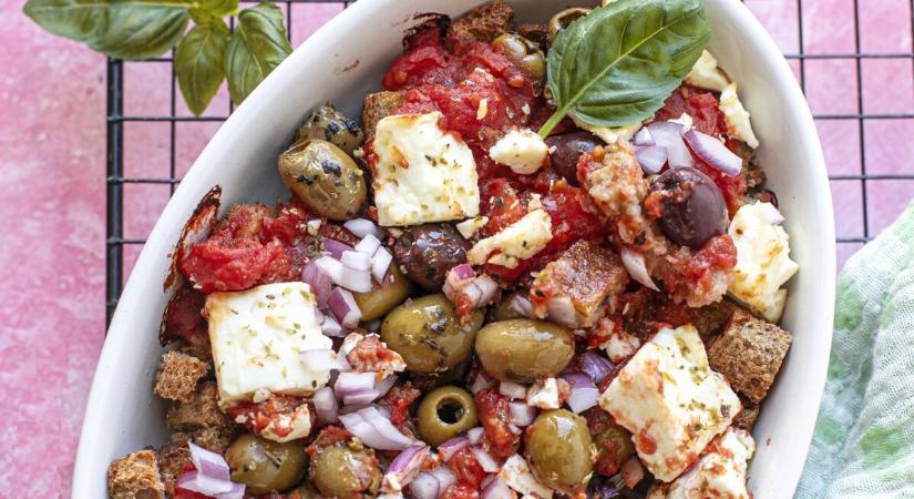 Görögös sült kenyérsaláta fetával