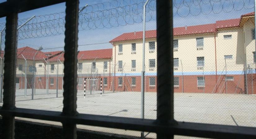 Csilipaprikás kesztyűvel vizsgálták a rabokat Tiszalökön, súlyosabb büntetést kért rájuk a főügyészség