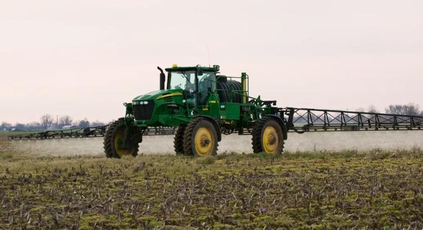 Trump elrendelte, hogy növeljék Amerikában a bizonyítottan rákkeltő gyomirtó szerek használatát