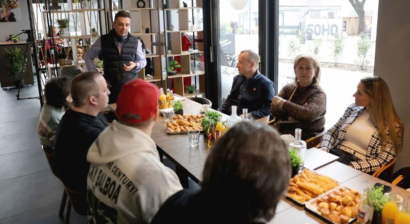 25 miskolci étterem elképesztő összefogása – A Kocsonyafesztivál igazi csodáját most nem az utca hozta - fotók, videó