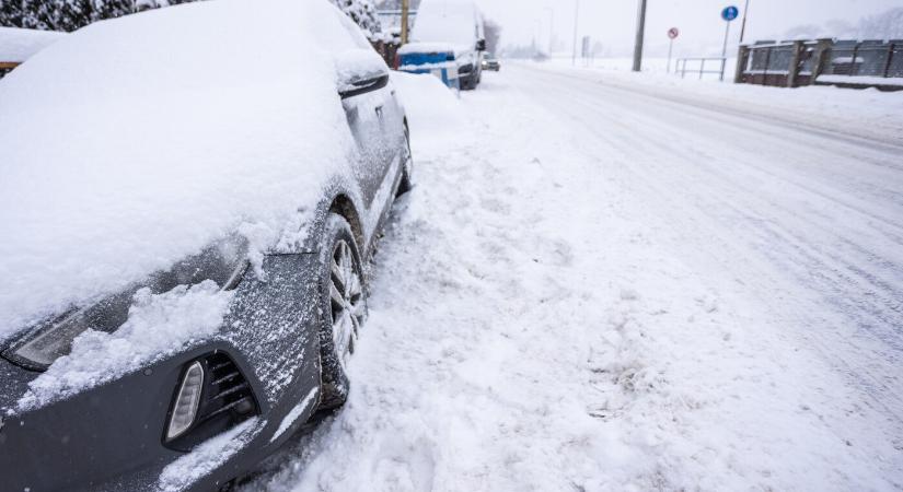 Erős havazás nehezíti a közlekedést Nyugat-Szlovákiában