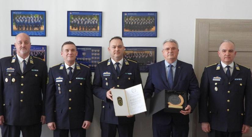 Elismerést kapott munkájáért az egykori hajdú-bihari rendőrfőkapitány